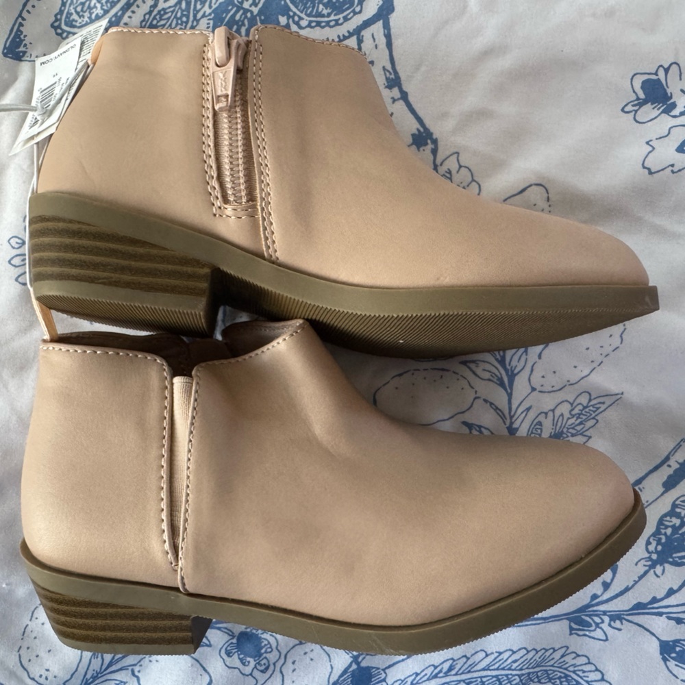 NWT- Old Navy toddler girl tan Ankle Boots booties, zipper, size 11